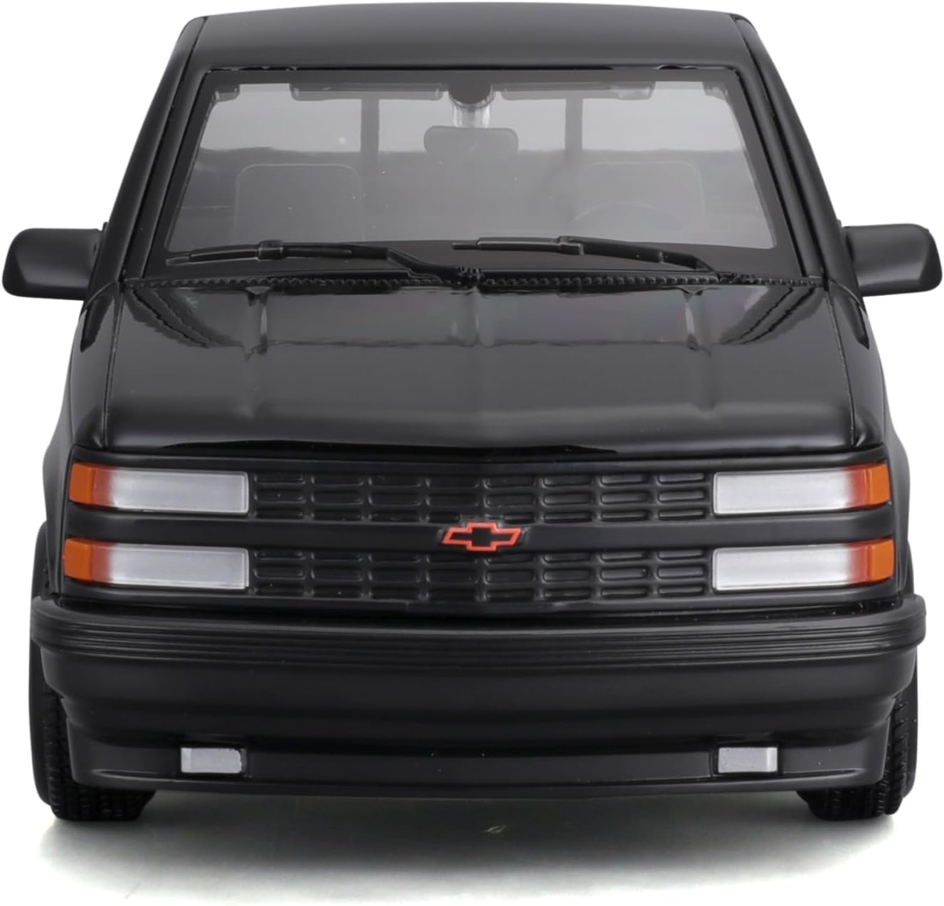 Maisto 1993 Chevrolet 454 SS Pickup 1:24 - Image 4